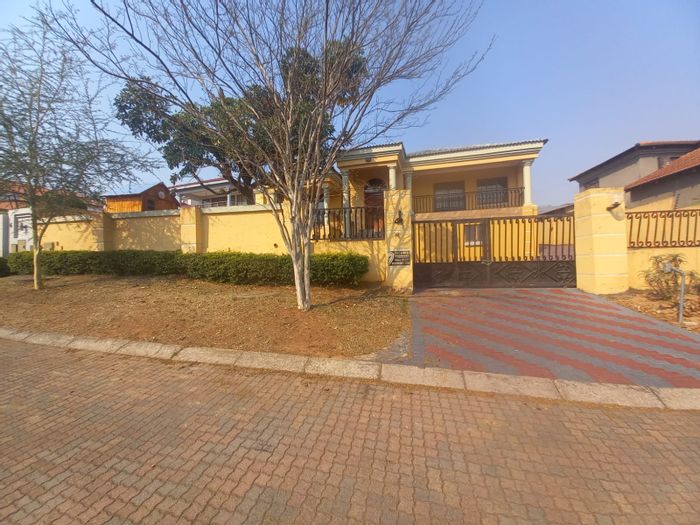 Property #ENT0233743, House for sale in Stonehenge Ext 1