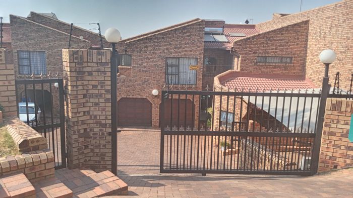 Property #ENT0234126, Townhouse for sale in Glenvista