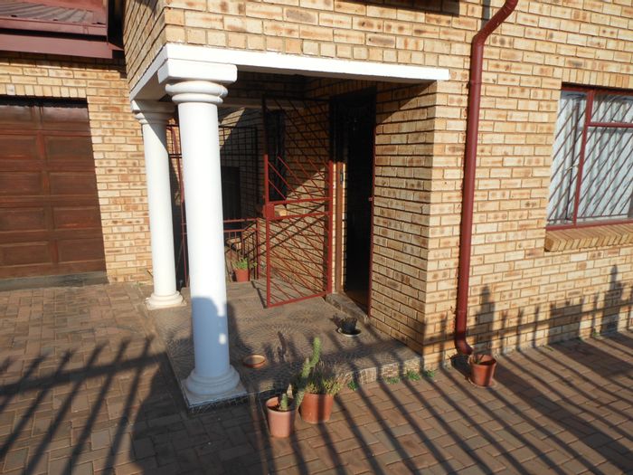 Property #ENT0234393, House for sale in Laudium