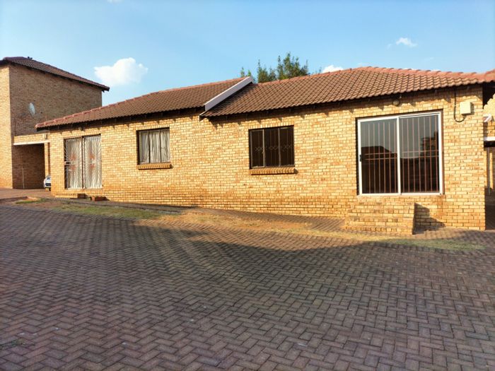 Property #ENT0235368, Townhouse for sale in Witpoortjie