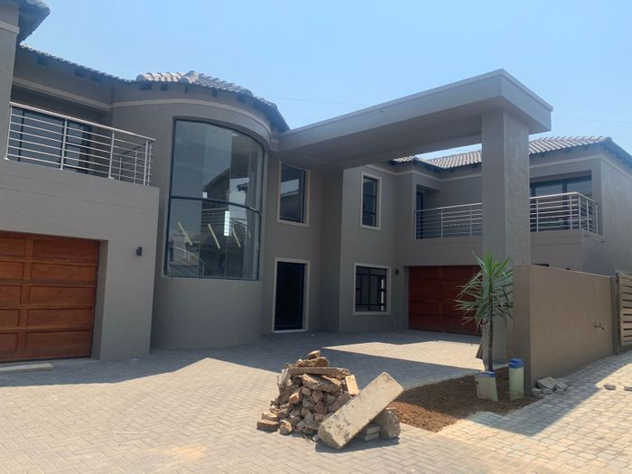 Property #ENT0235705, House for sale in Parkrand