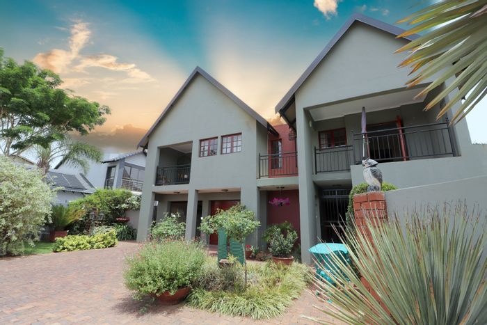 Eldo Village Estate House For Sale: 4 beds, clubhouse, park access, spacious living.