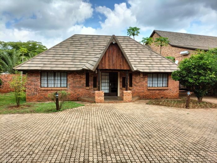 Property #ENT0237904, Guest House for sale in Komatipoort