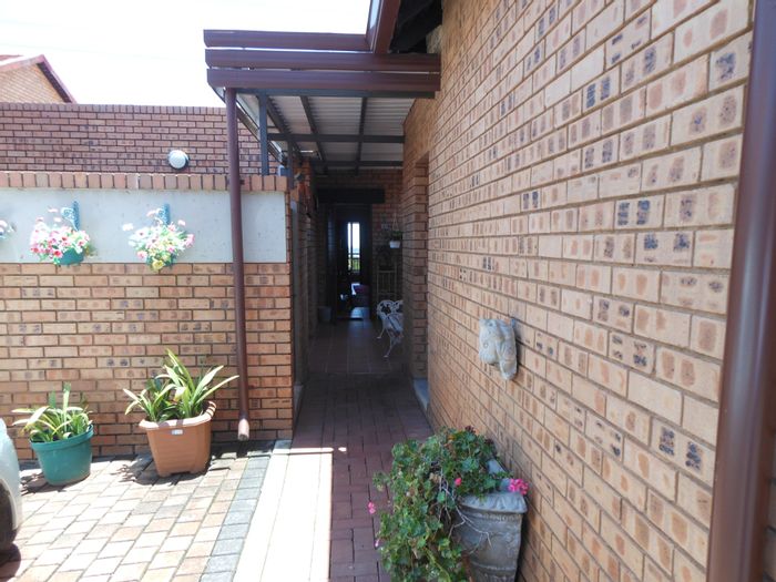 Property #ENT0239347, Townhouse for sale in Newlands