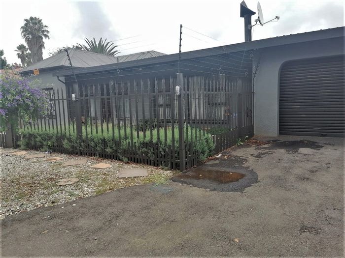 Property #ENT0239902, House for sale in Brakpan Central