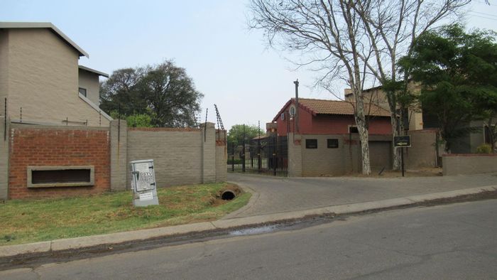 Property #ENT9001725, House for sale in Waterval East