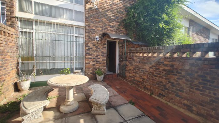 Property #ENT9002528, Townhouse for sale in Lyttelton Manor