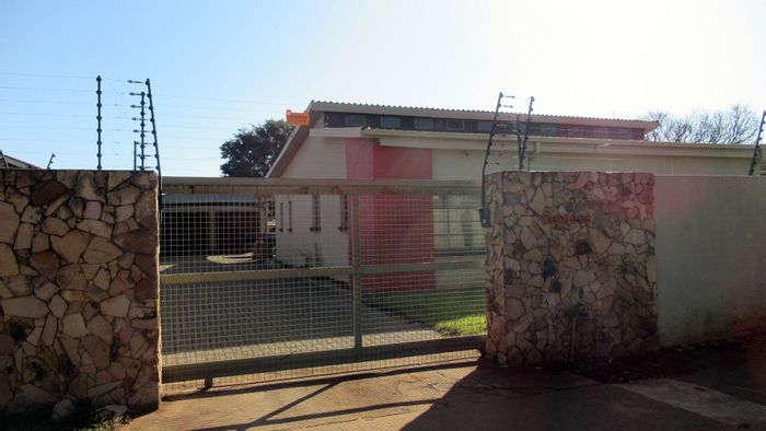 Property #ENT9002927, House for sale in Pretoria North