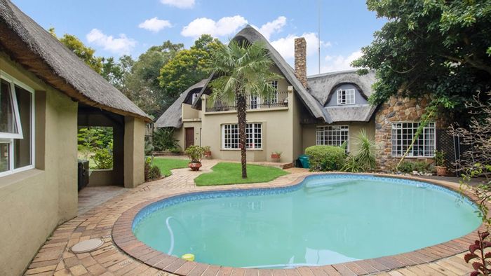 Luxurious 5-Bedroom Thatch House For Sale, Bryanston: Ultimate Family Living