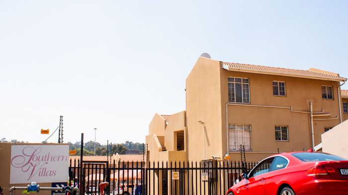 Property #LH-157953, Townhouse for sale in Naturena