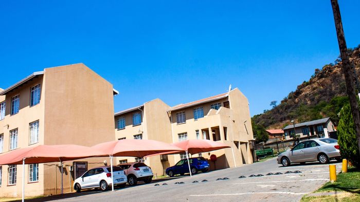 Property #LH-157953, Townhouse for sale in Naturena