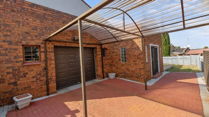 Property #LH-158092, House for sale in Lenasia South