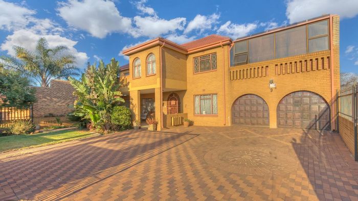 Spacious 7-Bedroom House for Sale in Lenasia with Pool & Study