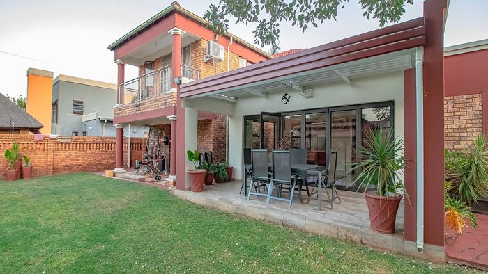 Luxury 5-Bedroom House For Sale, Amandasig Ext 2 - Modern Design & Spacious Living