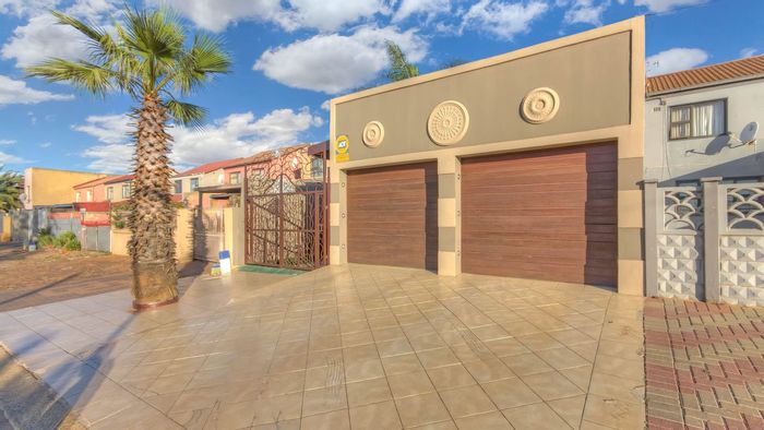 Property #LH-165424, House for sale in Lenasia
