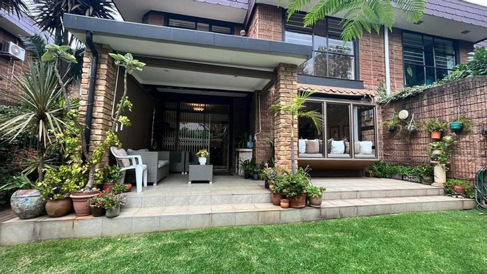 Property #LH-166420, Townhouse for sale in Bedford Park