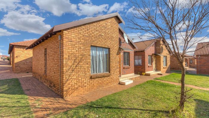 Property #LH-166810, Townhouse for sale in Protea Glen Ext 11