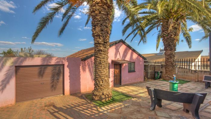 Property #LH-167113, House for sale in Lenasia South