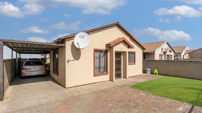 Spacious 3 Bed House for Sale in Buhle Park - Move-in Ready