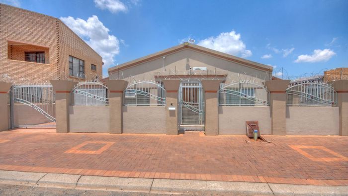 Property #LH-167421, House for sale in Lenasia