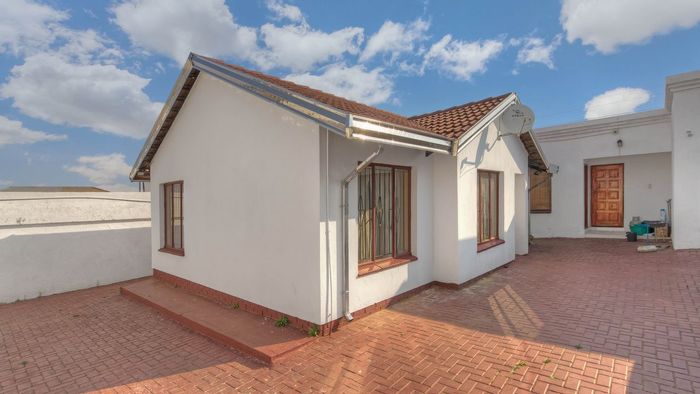 Property #LH-168408, House for sale in Naturena