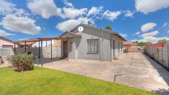 Property #LH-168982, House pending sale in Lenasia South