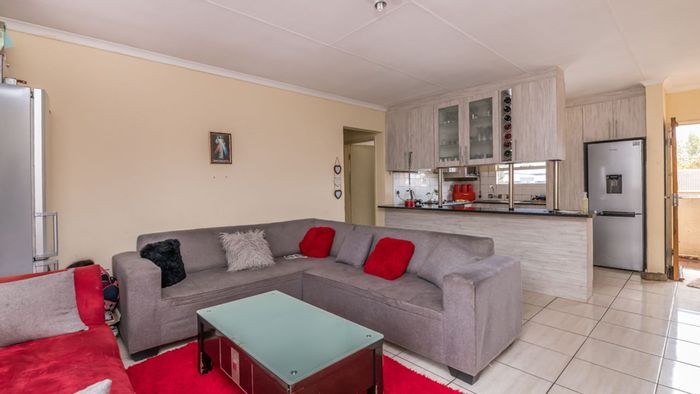 Secure 3-Bed Apartment, For Sale, Die Hoewes