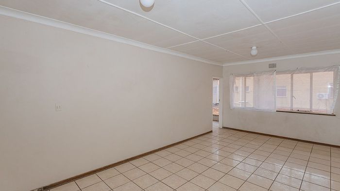 Property #LH-160487, Apartment for sale in Kempton Park Central