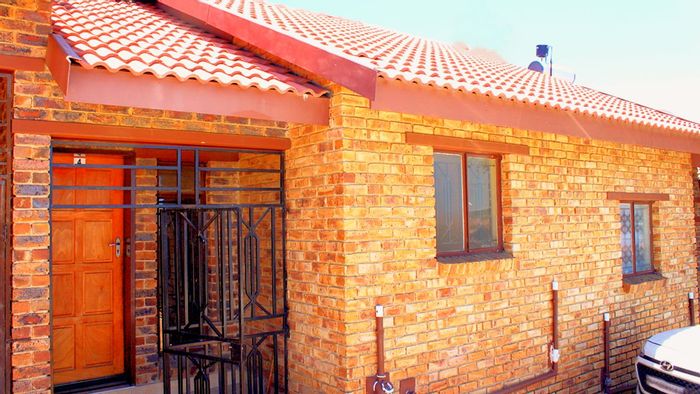 Property #LH-160782, Townhouse sold in Olievenhoutbosch
