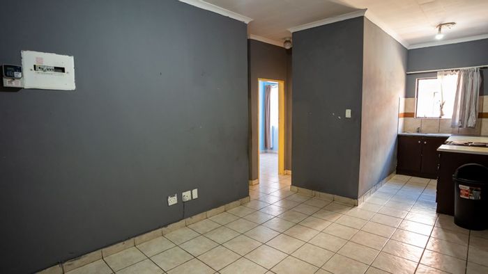 Property #LH-160850, Apartment for sale in Kempton Park Central