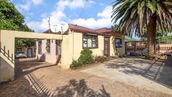 Property #LH-163801, House sold in Roodepoort North