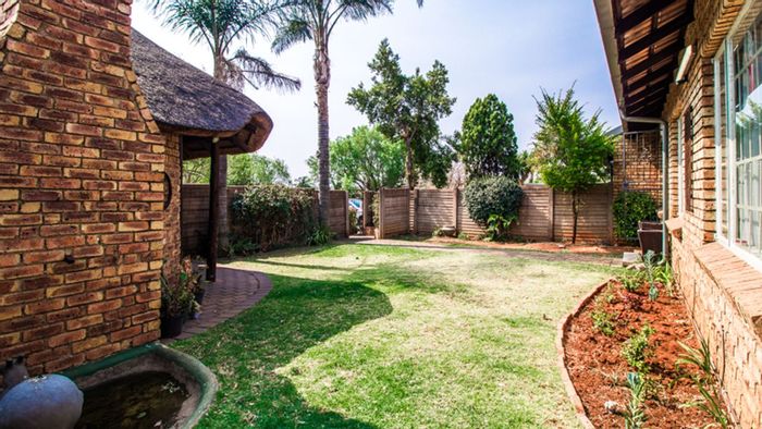 Property #LH-163827, Townhouse for sale in Rooihuiskraal North