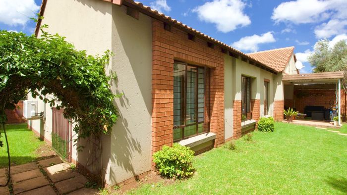 Property #LH-171914, Townhouse for sale in Rietvlei Ridge Country Estate