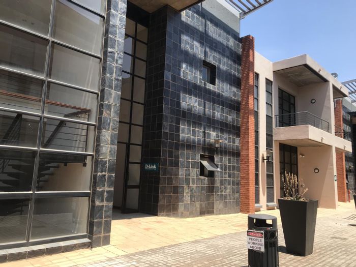 Property #P00005444, Office rental monthly in Highveld