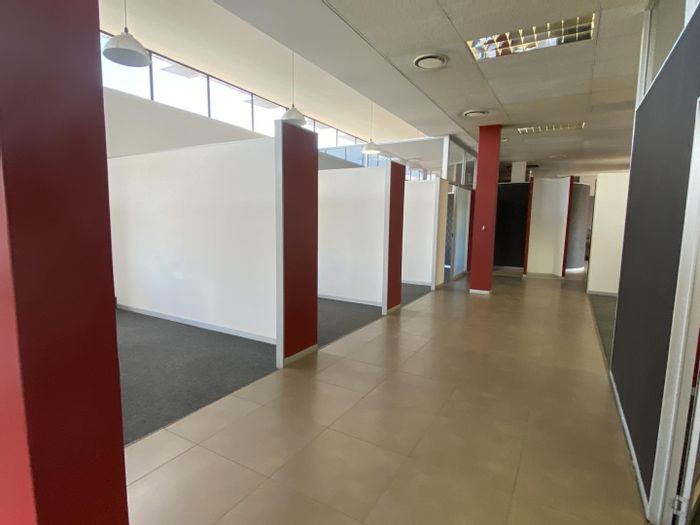 Property #P00005448, Office rental monthly in Highveld