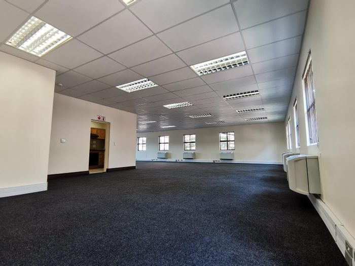 Property #P00005999, Office rental monthly in Highveld
