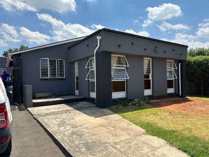 Property #Pref27159048, House rental monthly in Bosmont