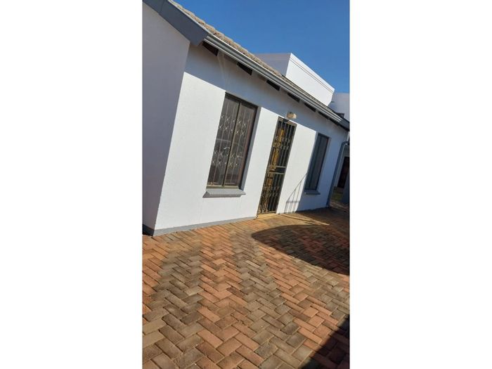 Property #Pref82391046, House rental monthly in Protea Glen