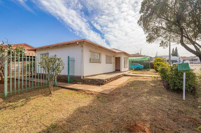 Property #RL11569-750220, House for sale in Laudium