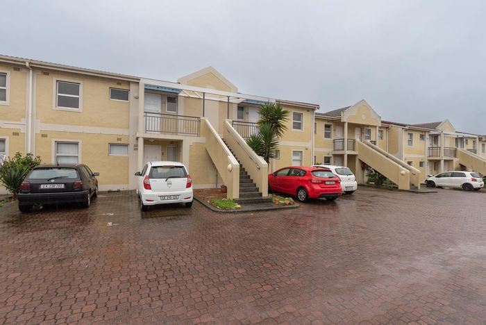 Property #RL12980-750220, Apartment for sale in Wynberg