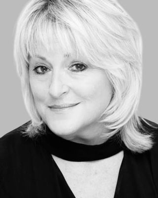Elizabeth McKenzie photo