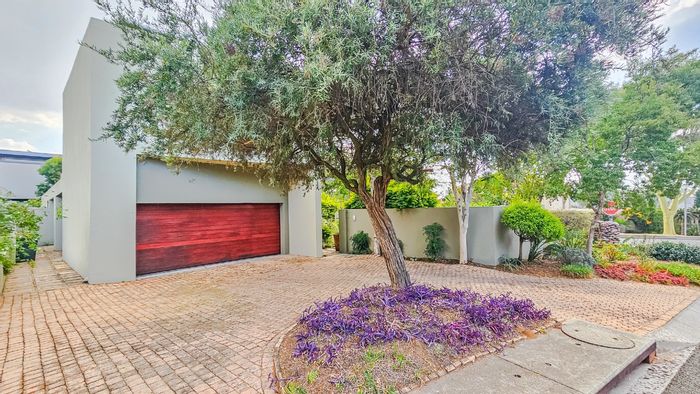 Carlswald Estate House To Rent: 2 Bedrooms, private garden, double garage, caretaker included.