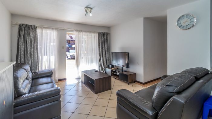 For Sale: Ground floor apartment in Noordwyk with double garage and ensuite.
