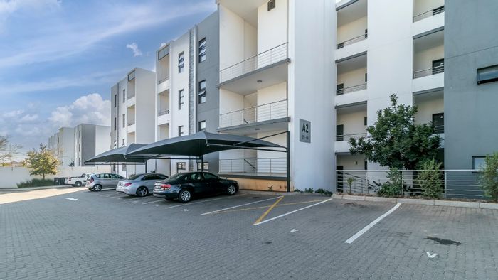 For Sale: 3-Bedroom Apartment in Carlswald with Open Plan Living and Parking.