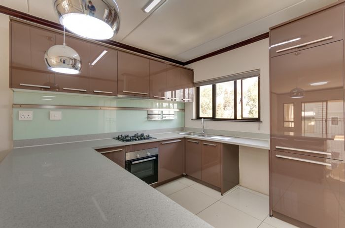 For Sale: Apartment in Carlswald with 2 beds, balcony, and gas kitchen.