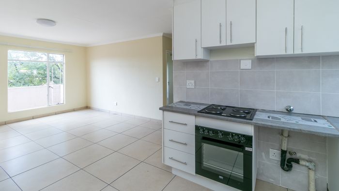 For Sale: Apartment in Vorna Valley with 2 bedrooms, open-plan living, and security.