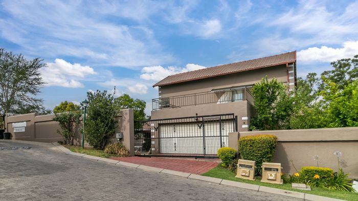 For Sale: Spacious 5-Bedroom Townhouse in Halfway Gardens with Security and Convenience.