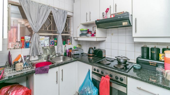 2-Bedroom Apartment for Sale in Buccleuch with Pool, Garage, and Security.