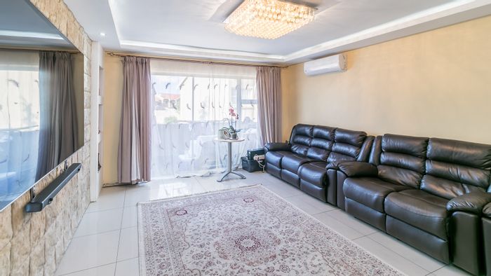 Vorna Valley Apartment For Sale: 2 beds, air conditioning, garage, 24-hour security.