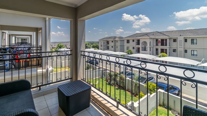 For Sale: Apartment in Summerset with 2 beds, pool, security, and parking.
